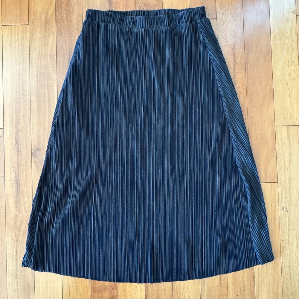 Aqua Black Pleated Midi Skirt NWT